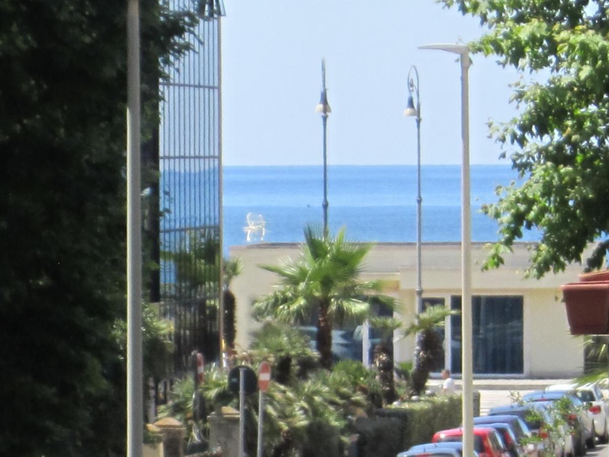 Piuma Celeste A Due Passi Dal Mare E Dal Centro Storico Lido di Ostia Kültér fotó